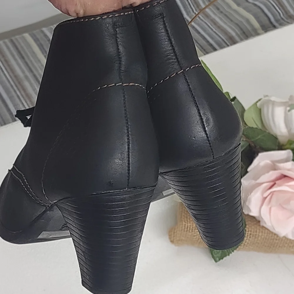 Clarks elegant black